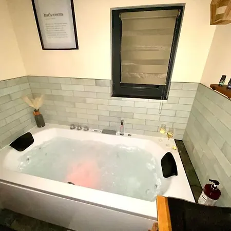 Maison Romantique Avec Balneo Duo *