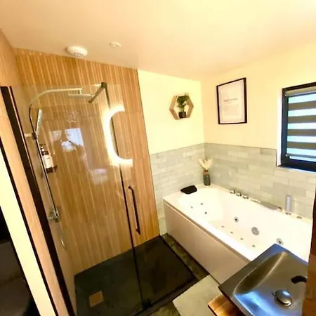Holiday home Maison Romantique Avec Balneo Duo La Bernerie-en-Retz