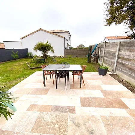 Maison Romantique Avec Balneo Duo Holiday home La Bernerie-en-Retz