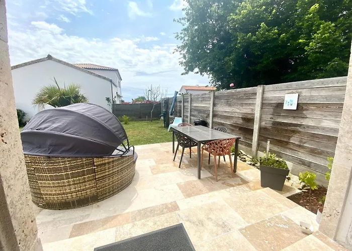 Prázdninový dům Maison Romantique Avec Balneo Duo *